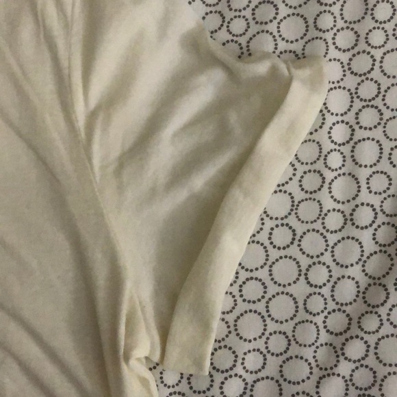 ✌🏽H&M Divided Basic Tee - Picture 3 of 4